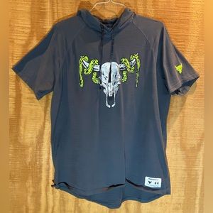 Under Armour Men’s Project Rock Short Sleeve Hoodie. Size XL. Color Grey.